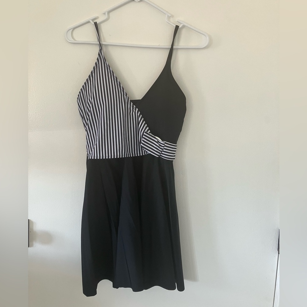 Black & White Striped Women’s Skirted Bathing Suit with Matching Bottoms NWOT